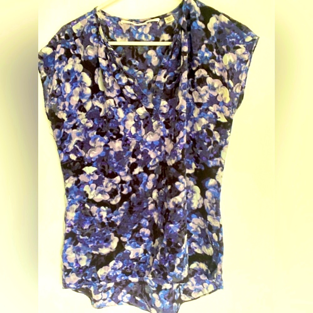 Mac Studio Silk Floral Top M